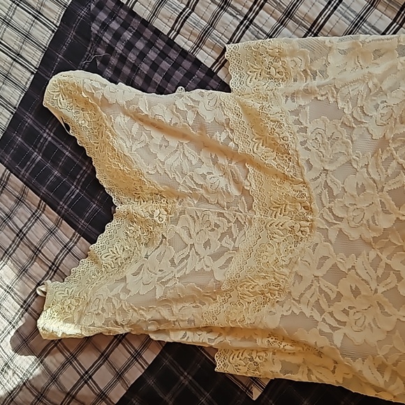 Lace dress - Picture 6 of 6